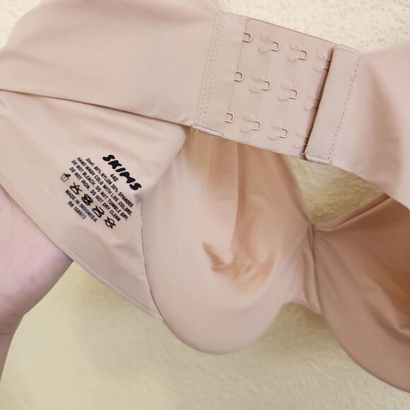 SKIMS Smoothing Full Coverage Underwire Bra Womens Size 44D Nude Clay NWT Comfor - Picture 8 of 10